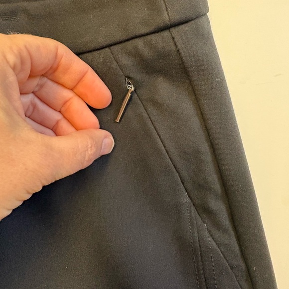 Reitmans Black Straight Leg mid rise Pants women's Petite size 2 - Picture 4 of 10